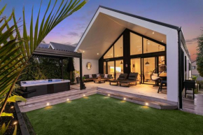 Serene Escape with Spa near Hobsonville Waterfront